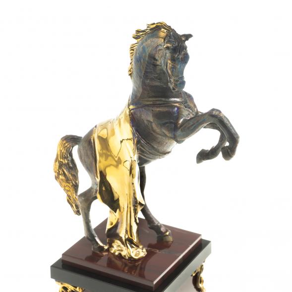 Часы из яшмы с бронзой &amp;quot;Конь на дыбах&amp;quot; 113576