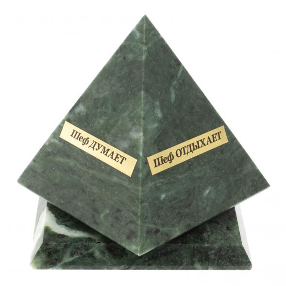 Шефик пирамида 12,5х12,5х13,5 см из шабровского змеевика 129555