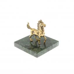 Лошадка на подставке из змеевика