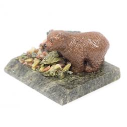 Сувенир "Мишка идет" змеевик самоцветы