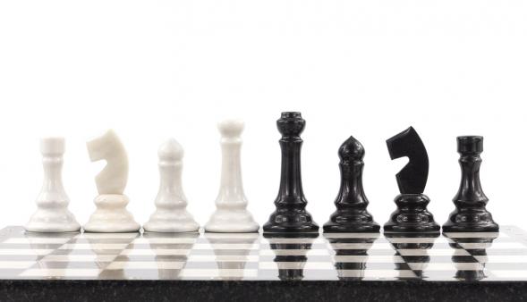 Шахматы из мрамора и змеевика 43х43 см 120265