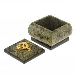 Шкатулка из змеевика с ящерицей 6х6х5,5 см