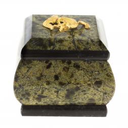 Шкатулка из змеевика с ящерицей 6х6х5,5 см