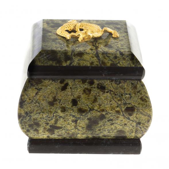 Шкатулка из змеевика с ящерицей 6х6х5,5 см 124560