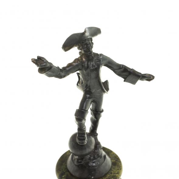 Статуэтка из бронзы &amp;quot;Мюнхаузен&amp;quot; на подставке из змеевика 124173