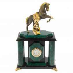 Часы из змеевика и бронзы "Конь с попоной"