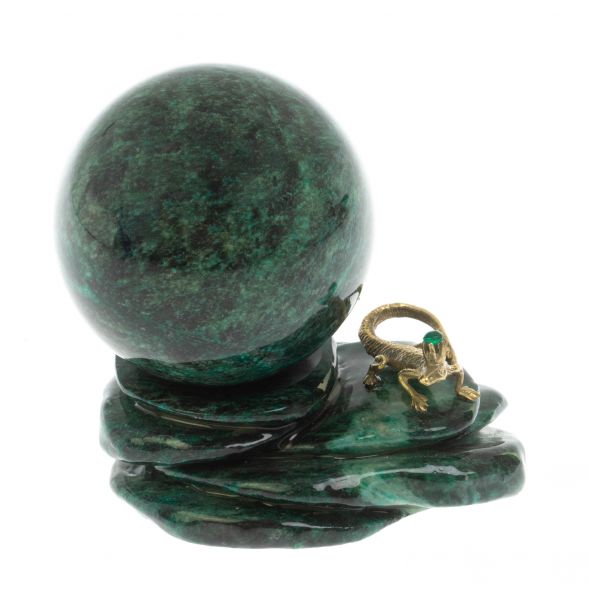 Композиция с ящерицей из шабровского змеевика 9х6х8,5 см 128912