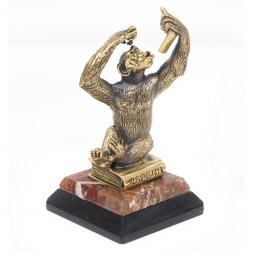 Статуэтка  из бронзы на подставке из креноида "Селфи"