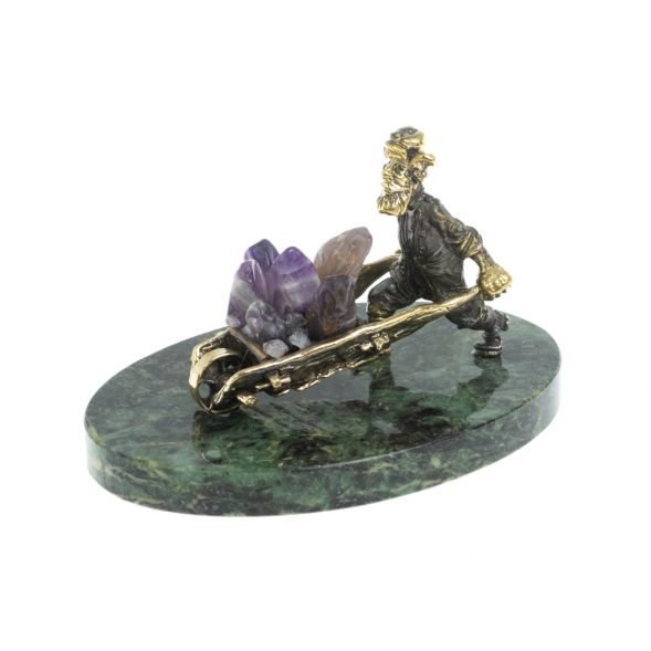 Статуэтка &amp;quot;Старатель с тачкой&amp;quot; из бронзы камень аметист 128317