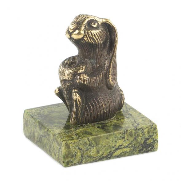 Статуэтка &amp;quot;Заяц с морковкой&amp;quot; из бронзы и змеевика 116159