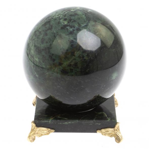Шар из нефрита 12,5 см на каменной подставке 125034