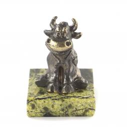 Сувенир "Бычок с подковой" бронза змеевик