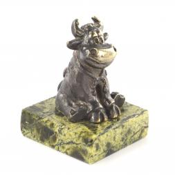 Сувенир "Бычок с подковой" бронза змеевик