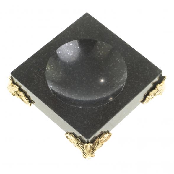 Подставка под шар из гранита на ножках 7х7 см 123283