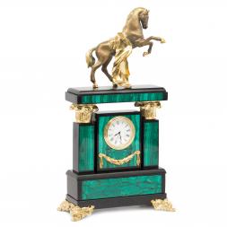 Часы из малахита "Конь с попоной"