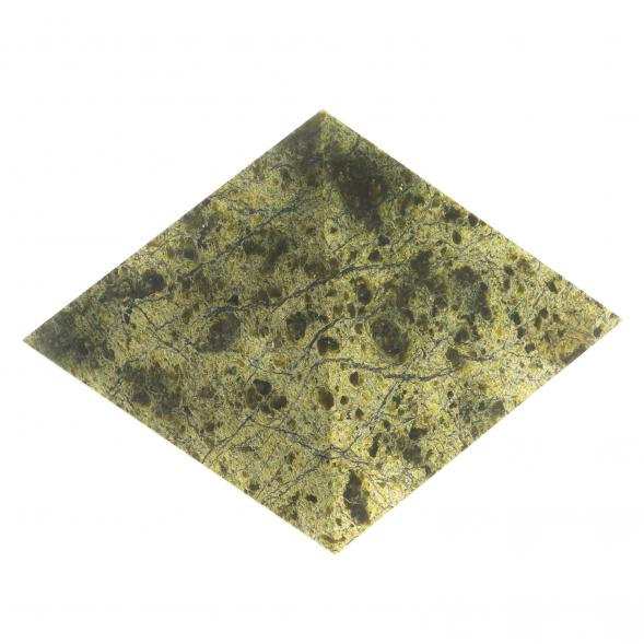 Пирамида 9х9х7 см камень змеевик светлый 122549