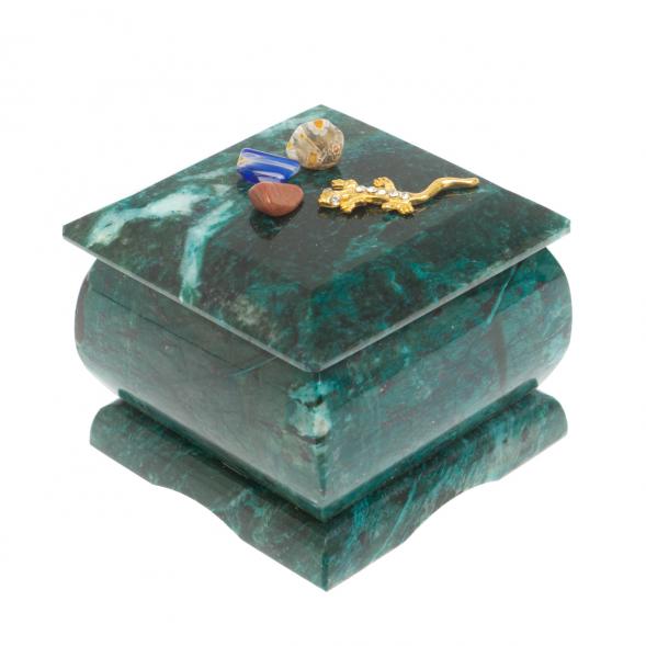 Шкатулка из змеевика с прямой ящерицей 6,5х6,5х6 см 127063