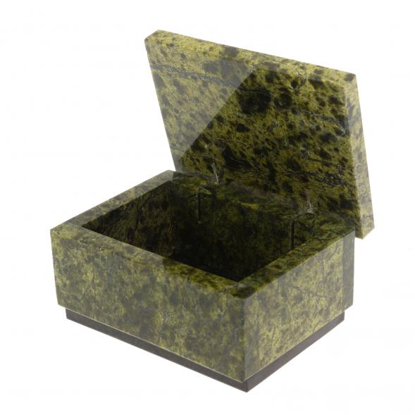 Шкатулка из змеевика 9х7х5 см 129776