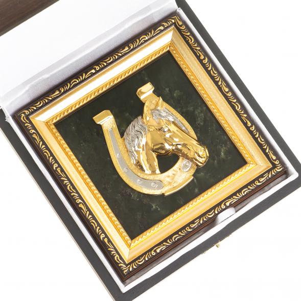 Панно &amp;quot;Подкова с лошадью&amp;quot; из нефрита 116251