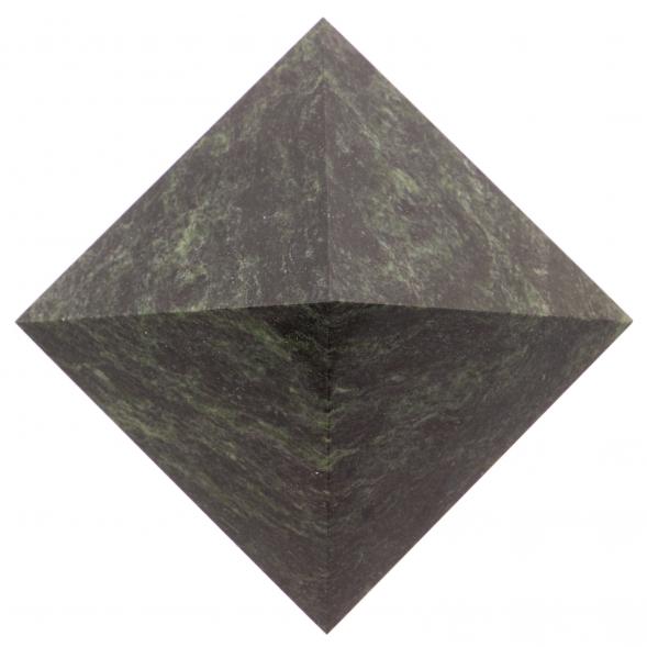 Пирамида из шабровского змеевика 7,5х7,5х6 см 126378
