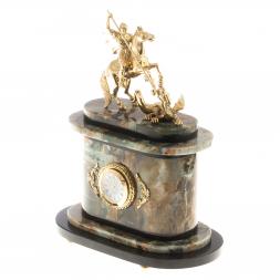 Часы &amp;quot;Георгий Победоносец&amp;quot; из офиокальцита