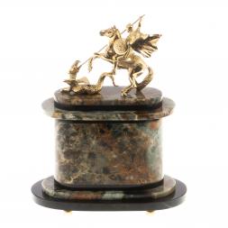 Часы &amp;quot;Георгий Победоносец&amp;quot; из офиокальцита