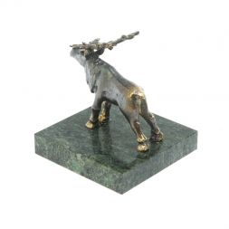 Статуэтка "Северный олень" из бронзы и змеевика