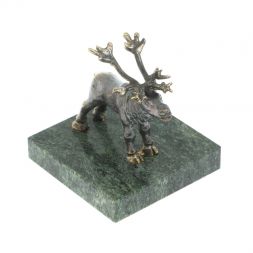 Статуэтка "Северный олень" из бронзы и змеевика