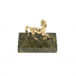 Статуэтка &amp;quot;Лошадка&amp;quot; из бронзы на подставке из светло-зеленого змеевика