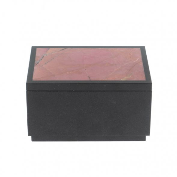 Шкатулка из родонита и долерита 9х7,5х5,3 см 128948