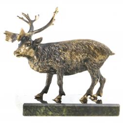 Бронзовая статуэтка "Северный олень" на подставке из камня змеевик