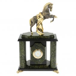 Часы "Конь с попоной" из баженовского змеевика