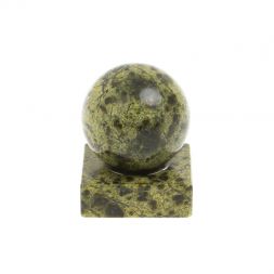 Шар 4 см на подставке из светло-зеленого змеевика 4х4х5 см
