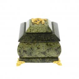 Шкатулка квадратная с ящерицей из змеевика 8,5х8,5х8 см