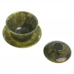 Гайвань из камня нефрит на блюдце