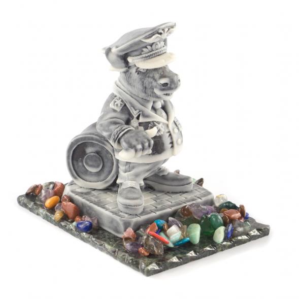 Сувенир &amp;quot;Бык - генерал&amp;quot; из мрамолита на подставке из змеевика 121182