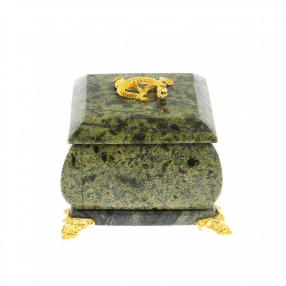 Шкатулка квадратная с ящерицей из змеевика 7,5х7,5х6,5 см 129459