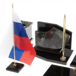 Настольный набор с гербом и флагом России из офиокальцита