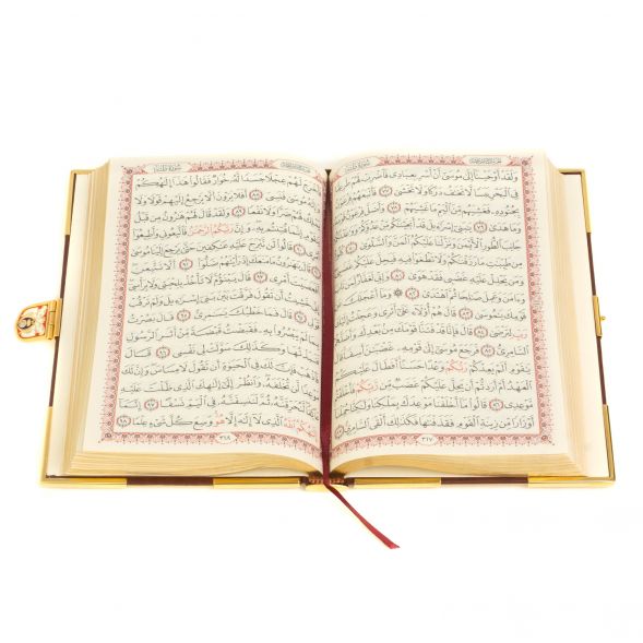 Коран с позолотой на арабском языке с четками 127576
