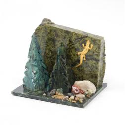 Сувенир "Скала с елками" змеевик