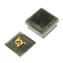 Шкатулка из баженовского змеевика с ящерицей 6,5х6,5х5,5 см