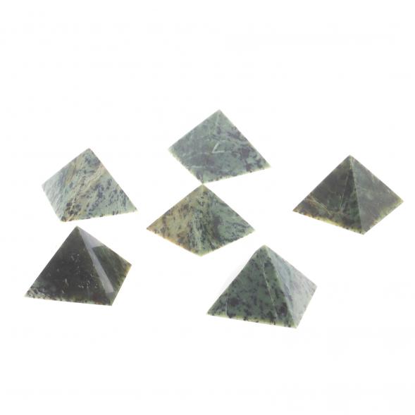 Пирамида из нефрита 6х6х4,5 см 124239