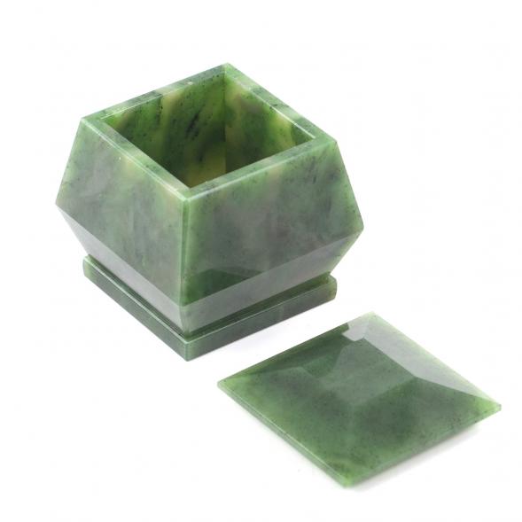 Нефритовая шкатулка &amp;quot;Талисман&amp;quot; 6х6х6,5 см 121480