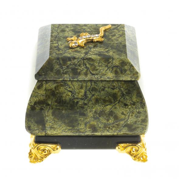 Шкатулка квадратная с ящерицей камень змеевик 6х6х5,5 см 123250