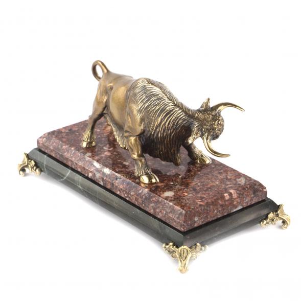 Бронзовая статуэтка &amp;quot;Бык&amp;quot; на подставке из камня цвет патина 121101