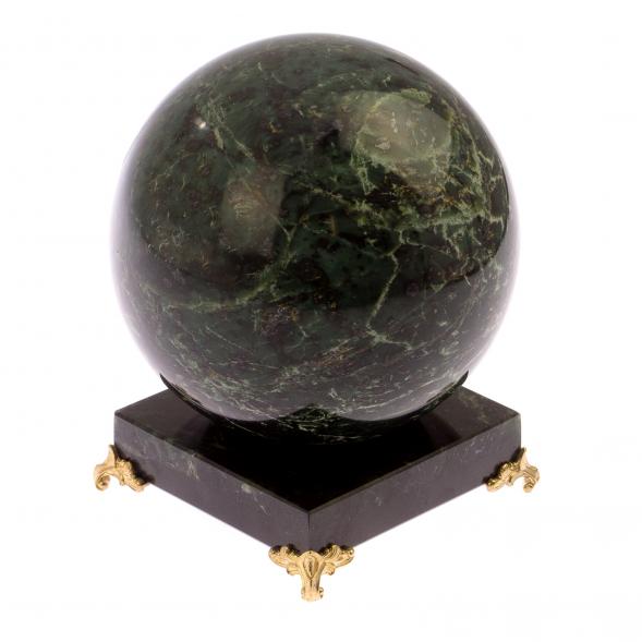 Шар из нефрита 12 см на каменной подставке 124926