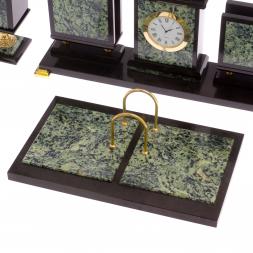 Письменный прибор из нефрита на ножках