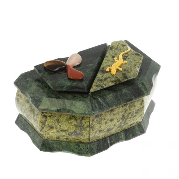 Шкатулка из змеевика с ящерицей и самоцветами 15х8,5х7 см 129118
