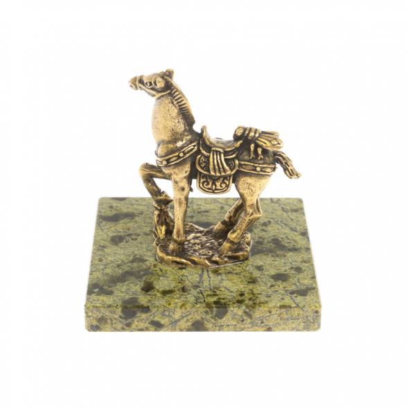 Статуэтка &amp;quot;Лошадь с мухой &amp;quot; из змеевика и бронзы 6х6х6 см 129940